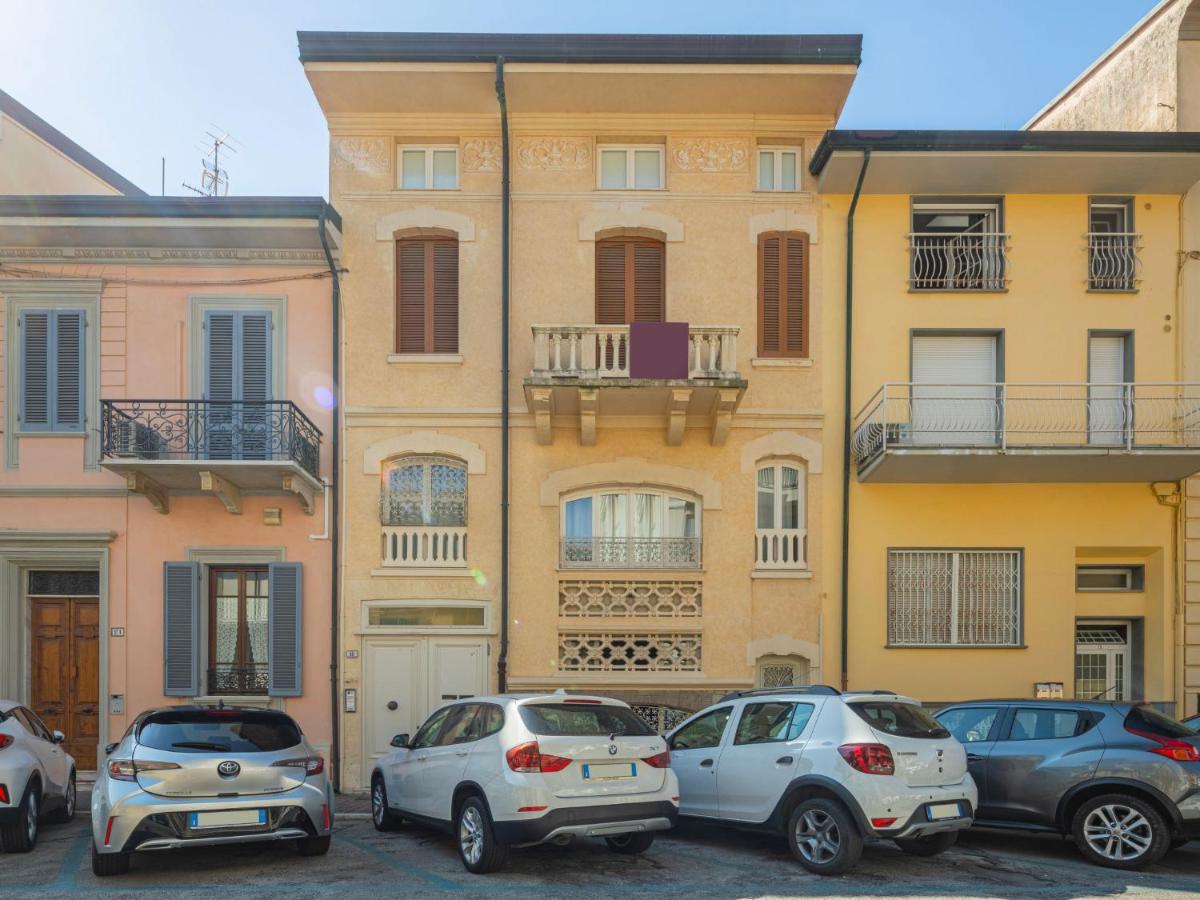 Apartment Lungomare By Interhome Виареджо Экстерьер фото